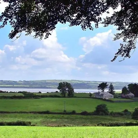 Дом отдыха Shannon View 3 Bed Farm House With Private Parking Labasheeda